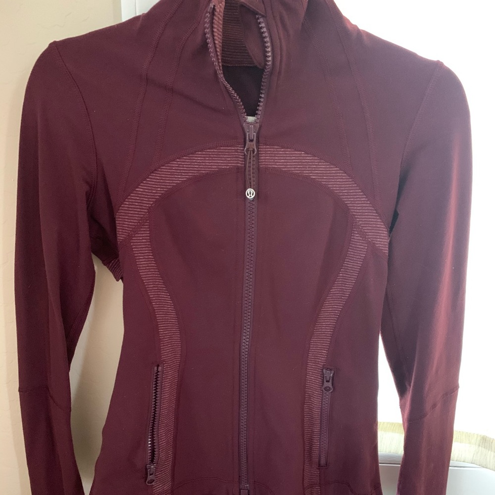 LULU LEMON- sz. 4 Maroon jkt- Burgandy/Wine